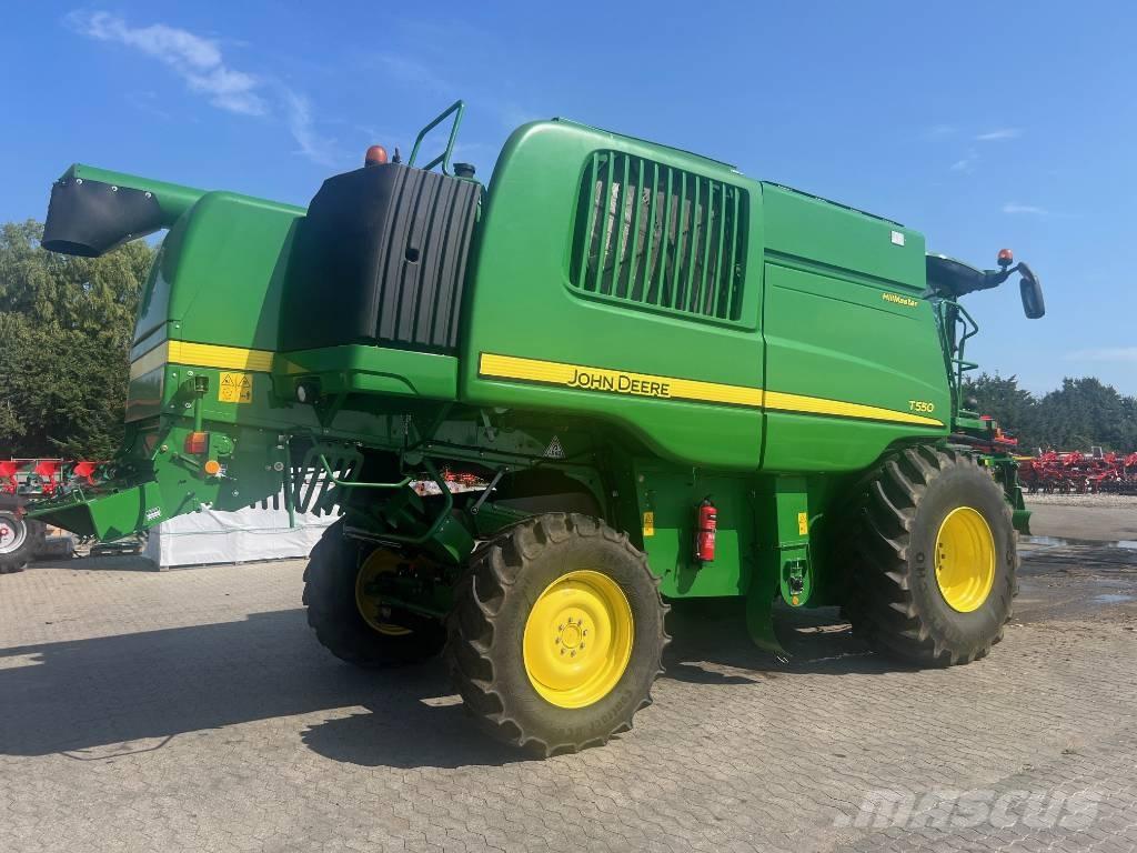 John Deere T 550 联合收割机