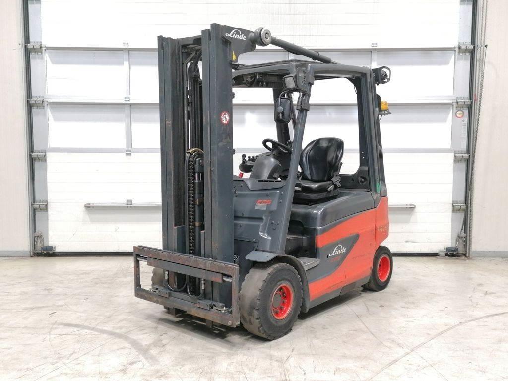 Linde E25-01 电动叉车