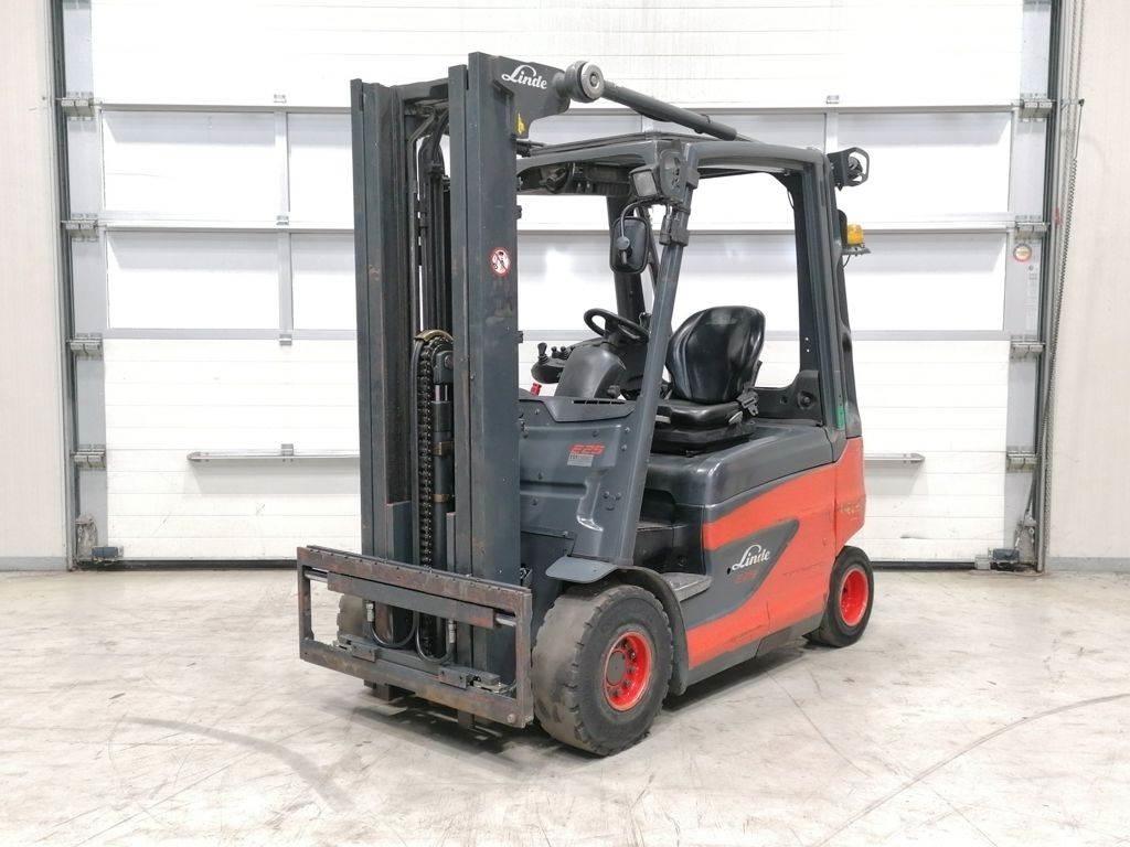 Linde E25-01 电动叉车