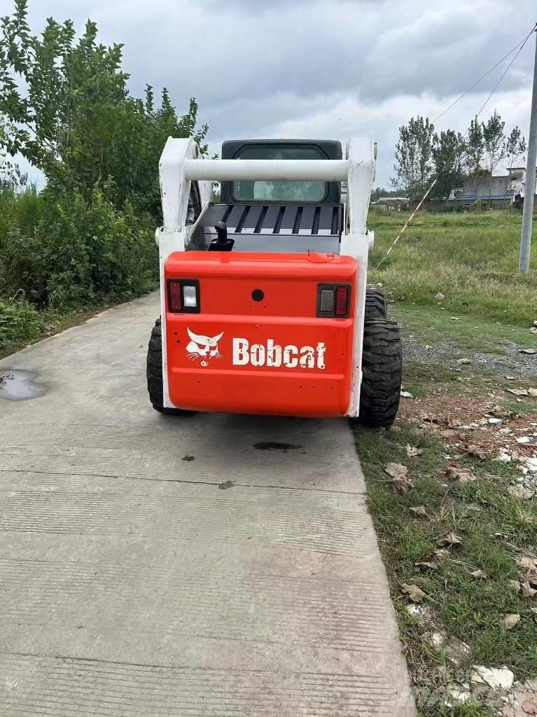 Bobcat S 300 滑移装载机