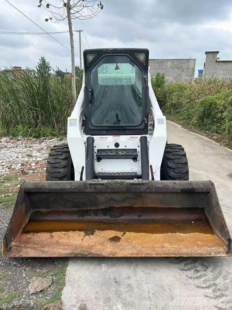 Bobcat S 300 滑移装载机
