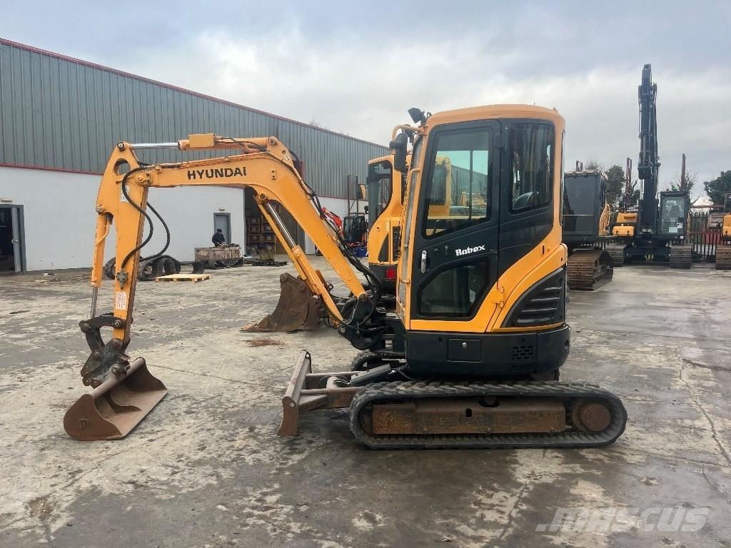 Hyundai R27Z-9 小型挖掘机
