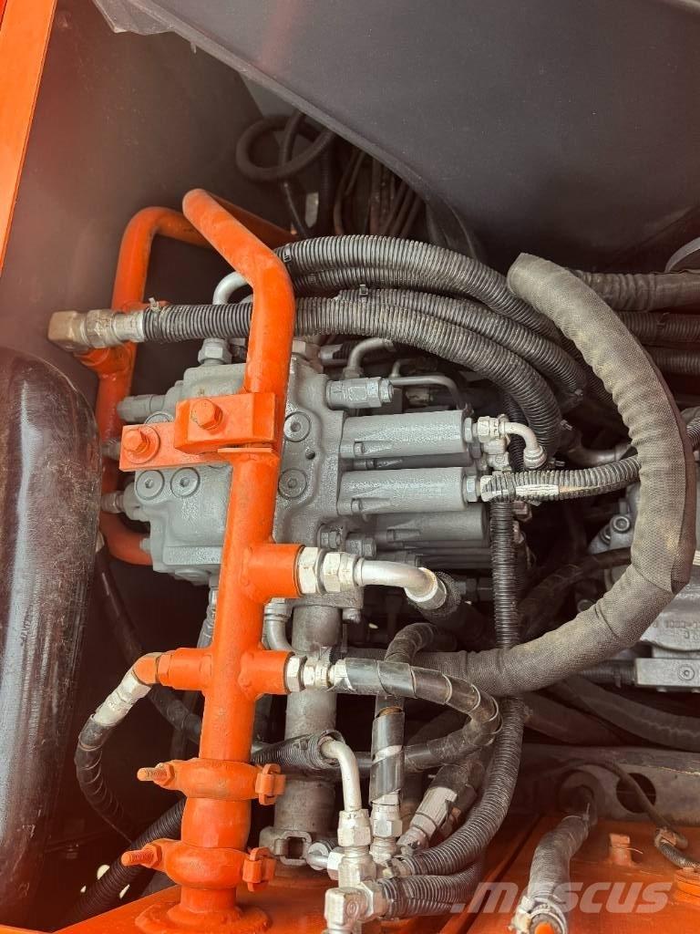 Hitachi ZX 70 小型挖掘机