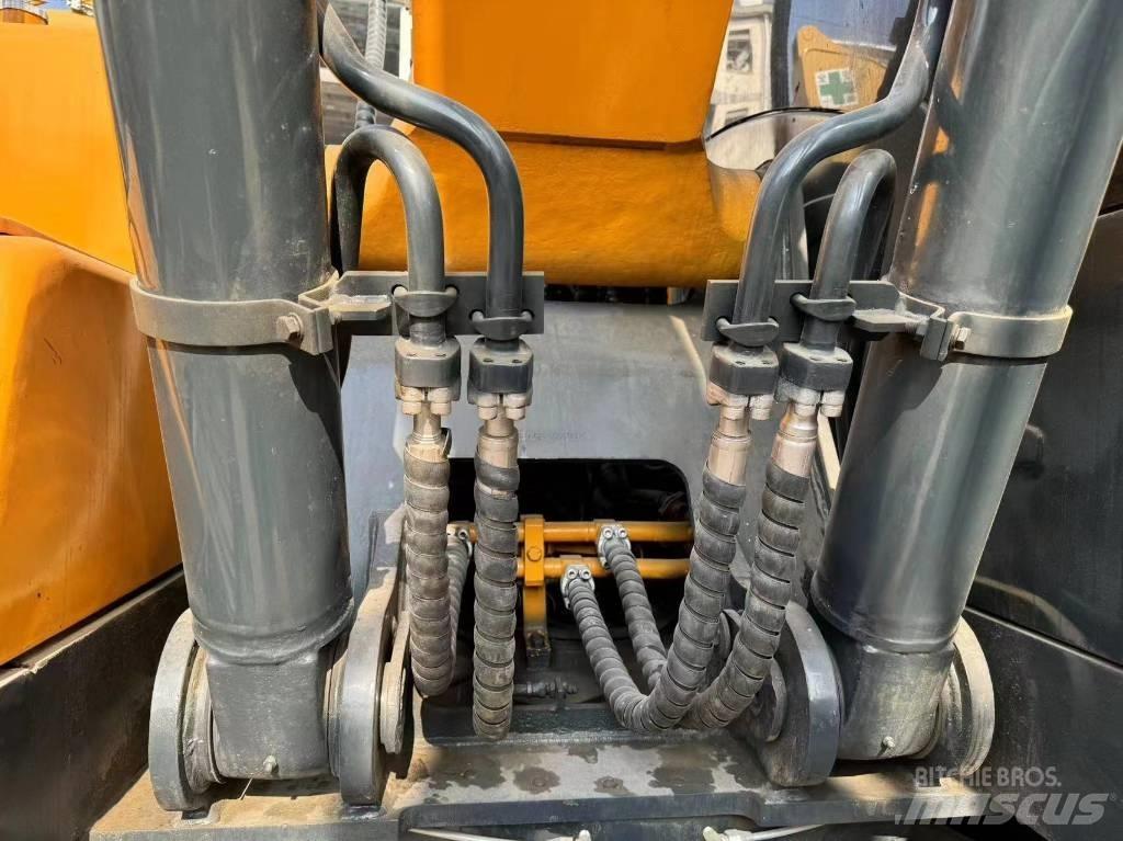 Hyundai R220LC-9S 履带挖掘机