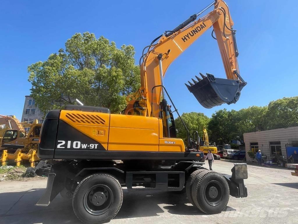 Hyundai 210W-9 轮式挖掘机