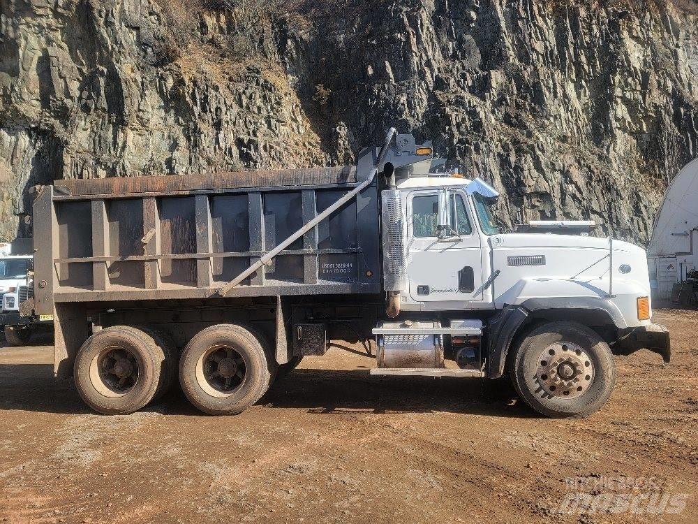 Mack CL 713 自卸式货车