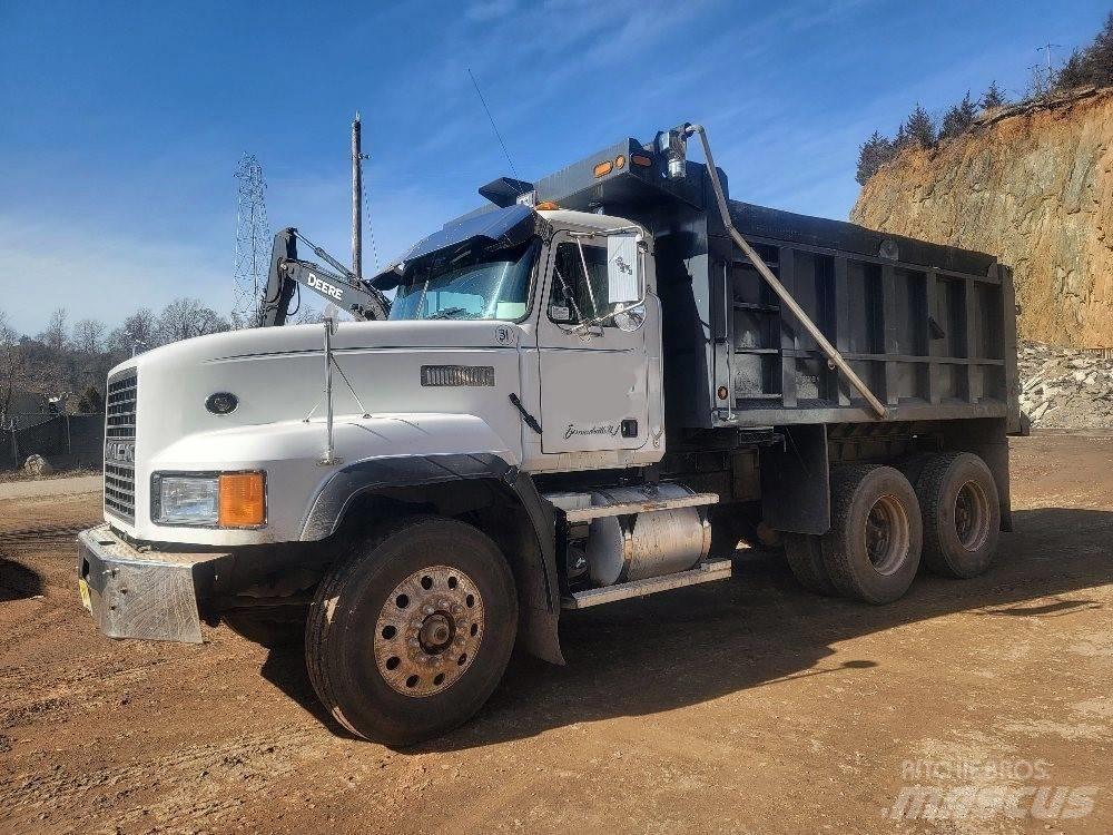 Mack CL 713 自卸式货车