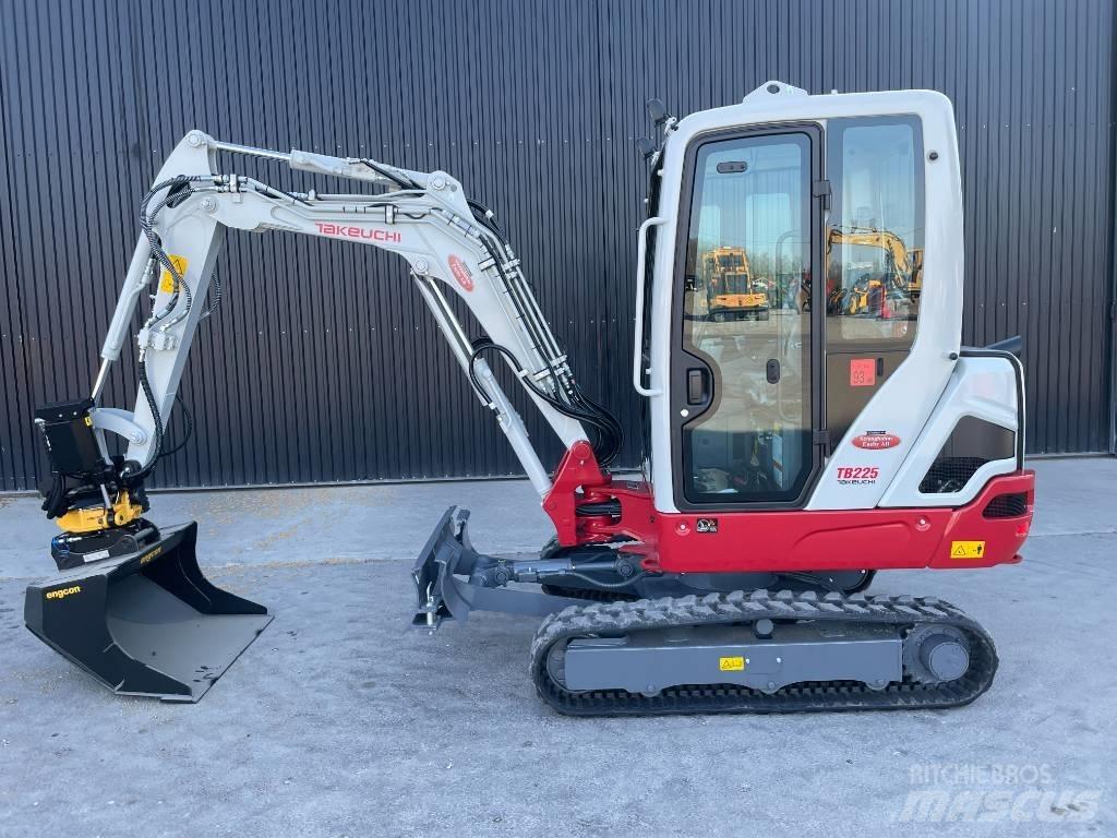Takeuchi TB 225 小型挖掘机