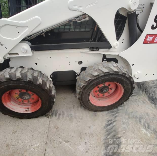 Bobcat S300 滑移装载机