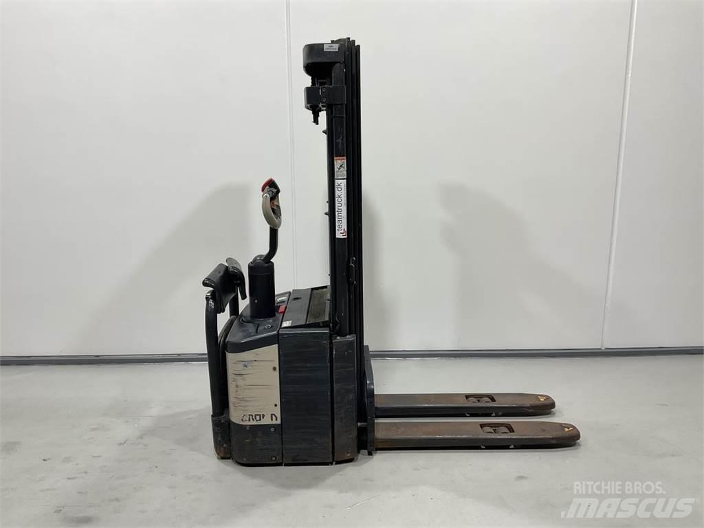 Crown WE2300S 行走式堆垛机