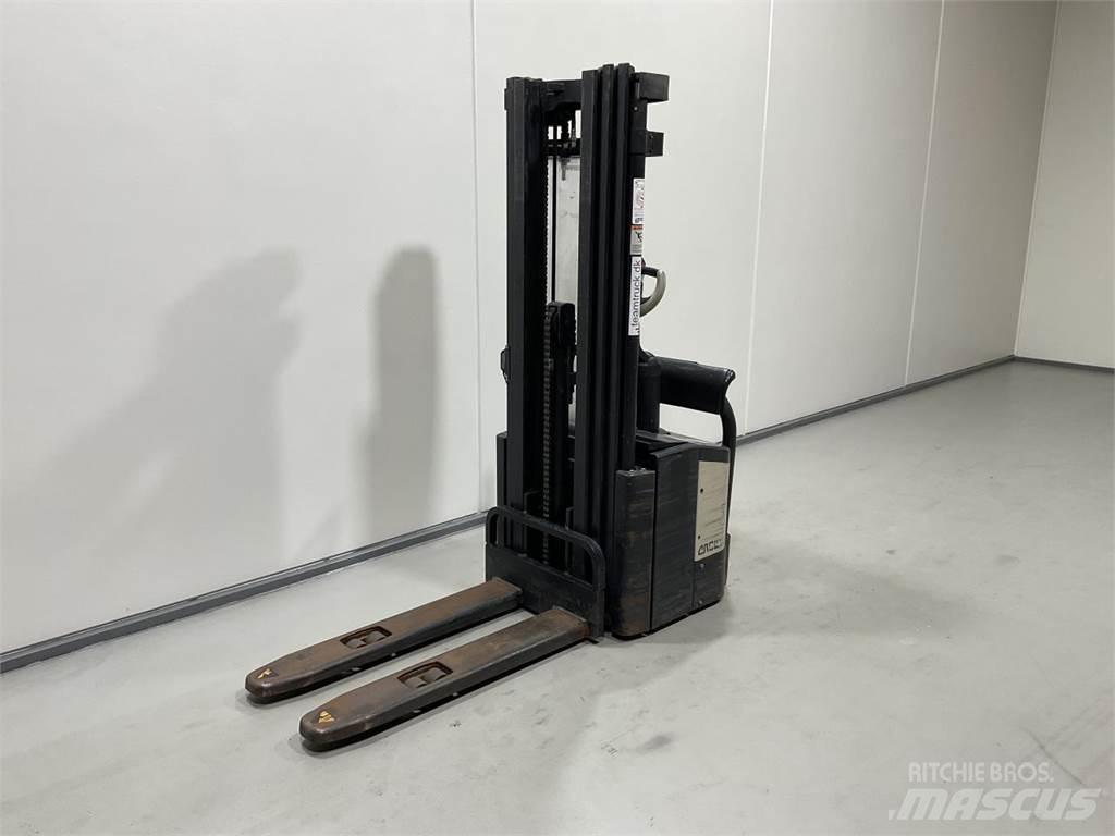 Crown WE2300S 行走式堆垛机