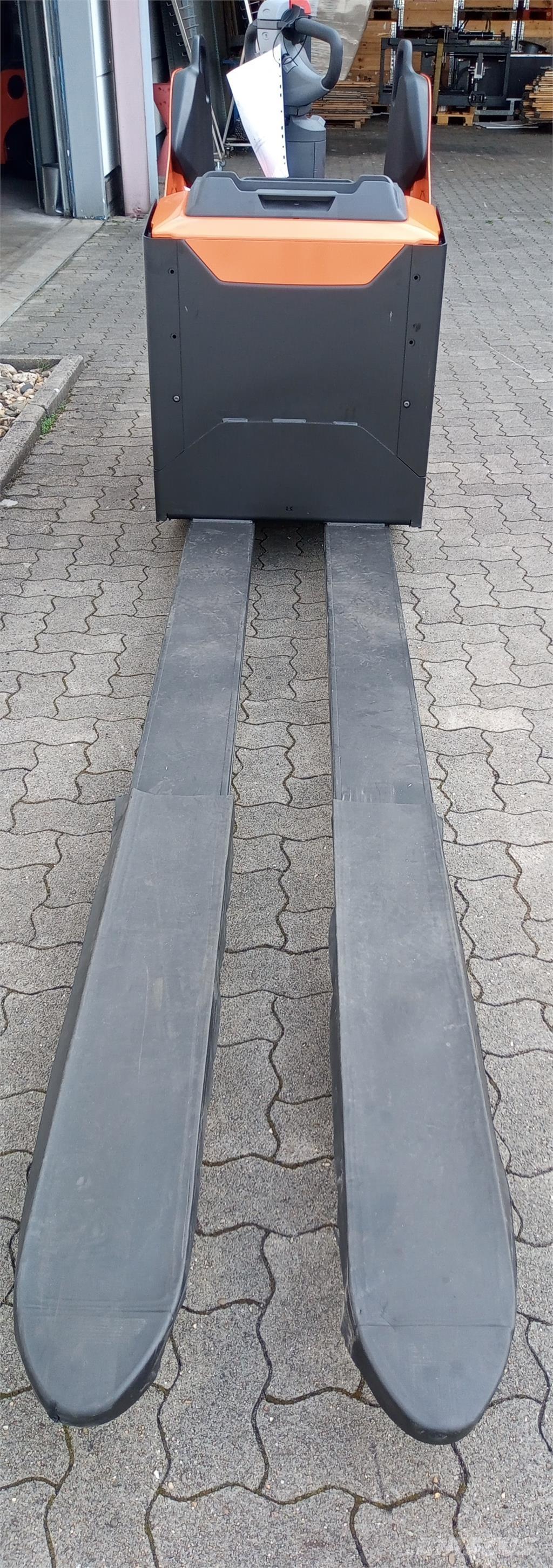 Toyota LPE 250 手推堆垛车