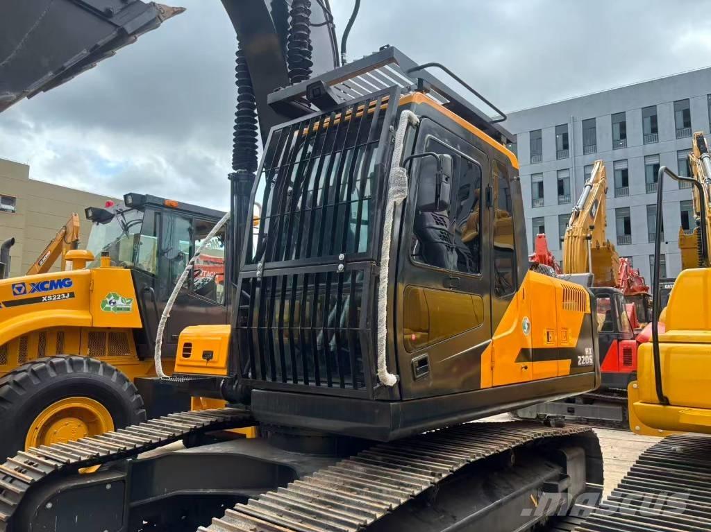 Hyundai HX 220 履带挖掘机