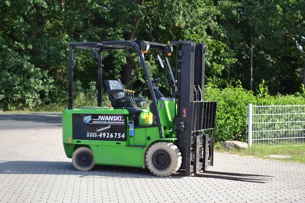 Hyundai 32 B-7 电动叉车