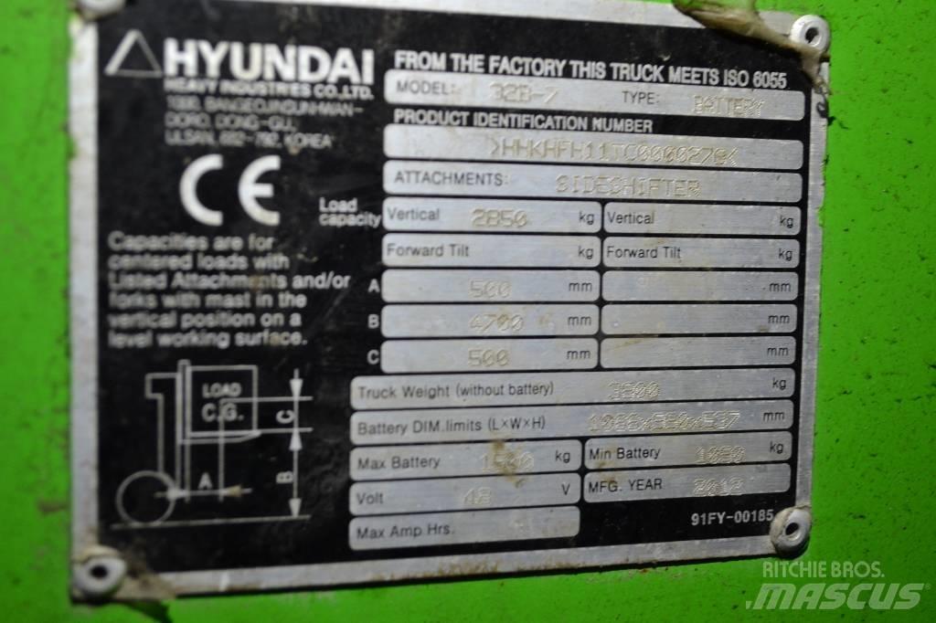 Hyundai 32 B-7 电动叉车