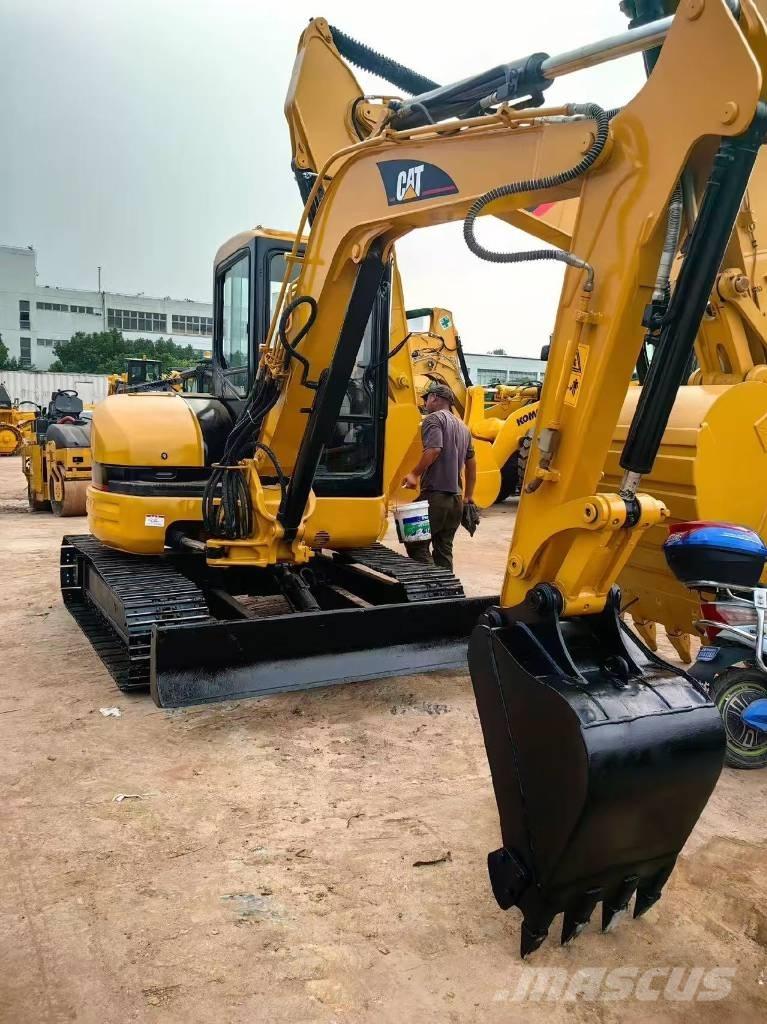 CAT 304 CR 小型挖掘机