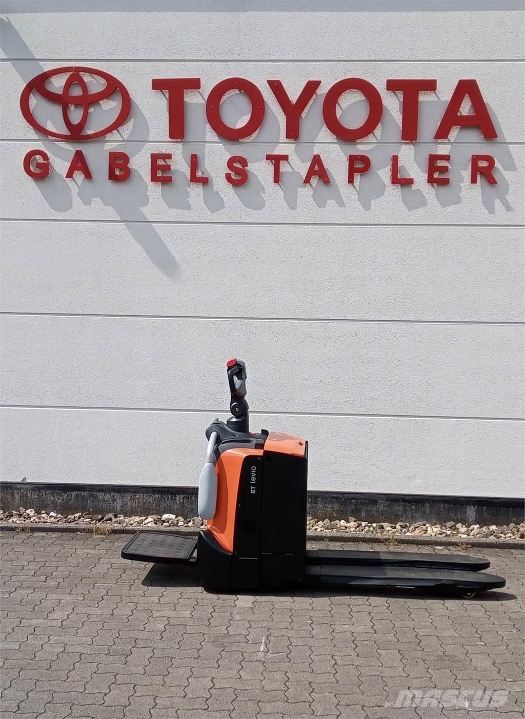 Toyota LPE 220 手推堆垛车