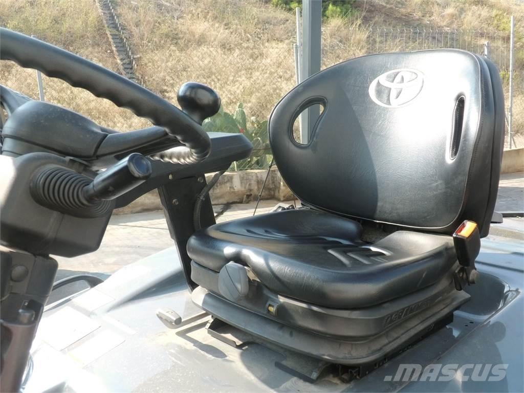 Toyota 7FBEF18 电动叉车