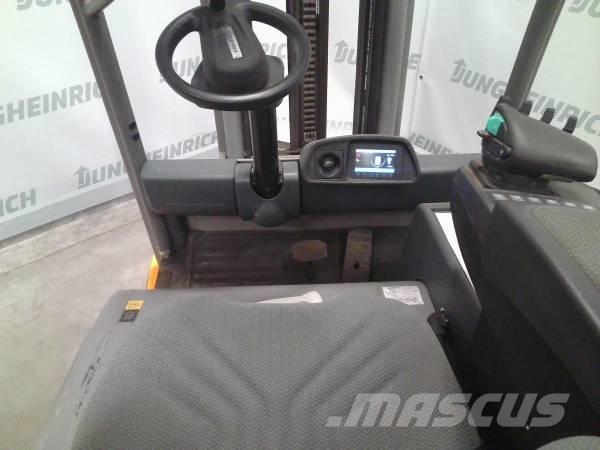 Jungheinrich EFG 320 电动叉车