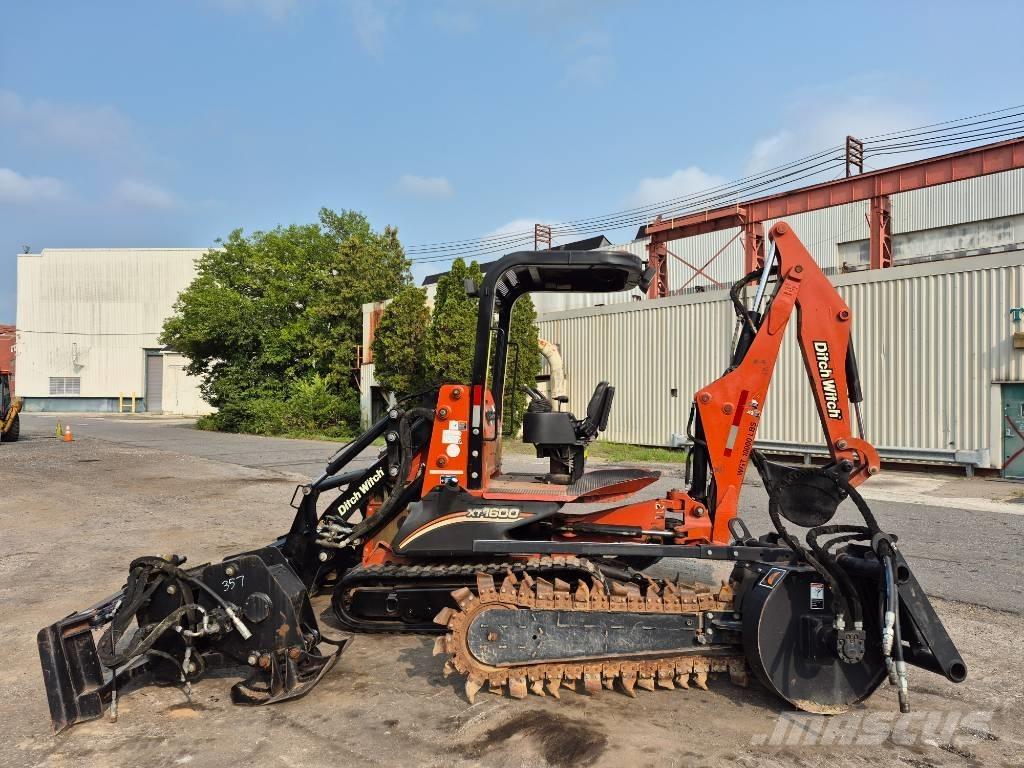 Ditch Witch XT 1600 反铲装载机