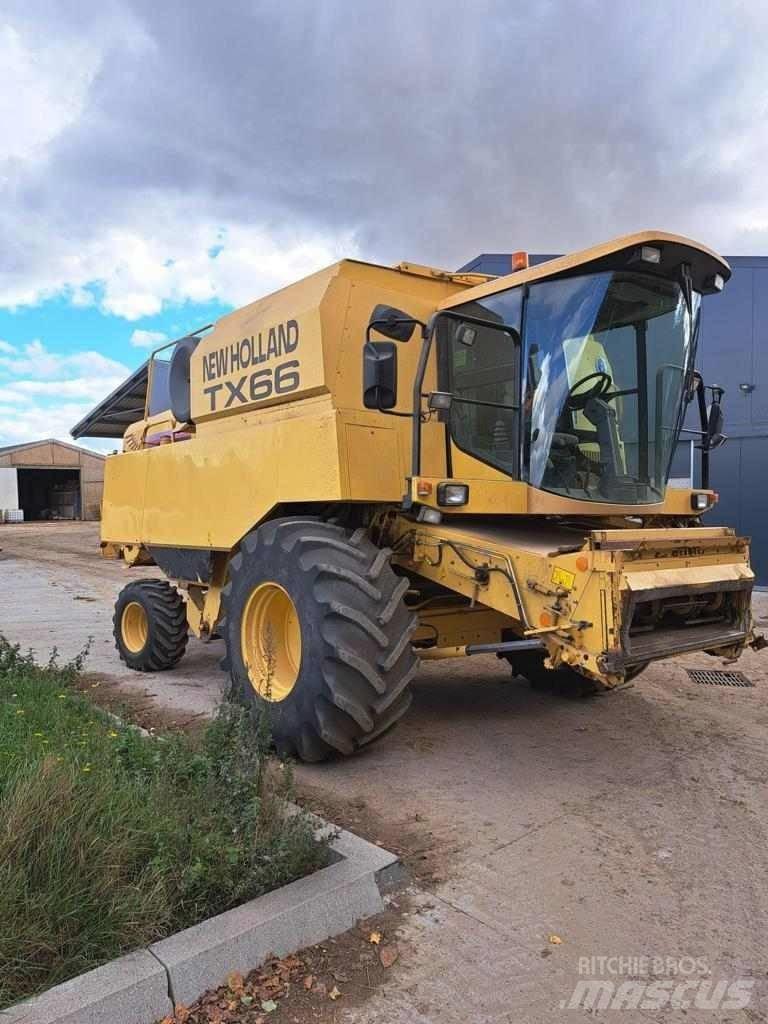 New Holland TX 66 联合收割机
