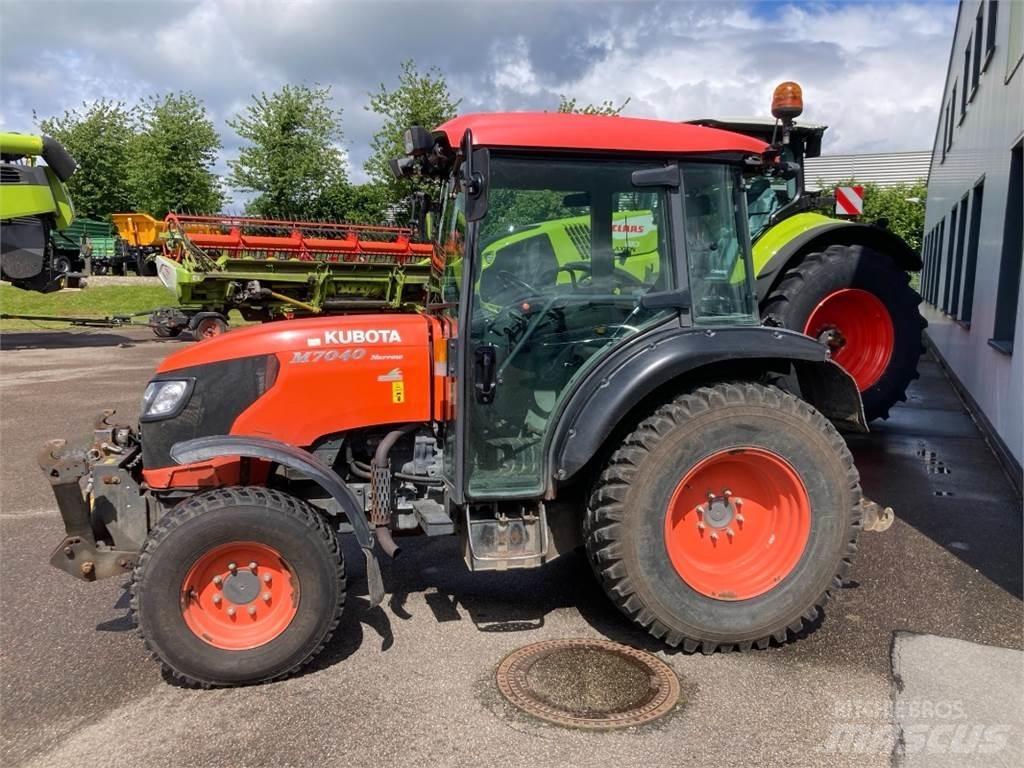 Kubota M7040 小型拖拉机
