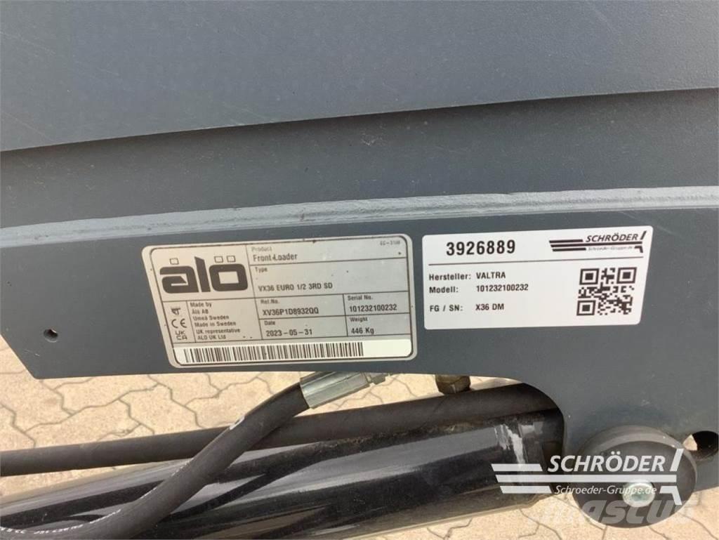 Valtra X36 DM 前装载和挖掘机