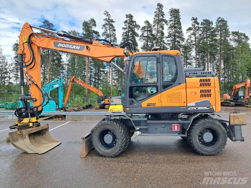 Doosan DX 165 W-5 轮式挖掘机