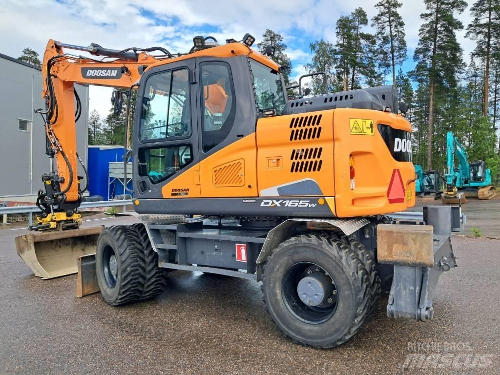 Doosan DX 165 W-5 轮式挖掘机