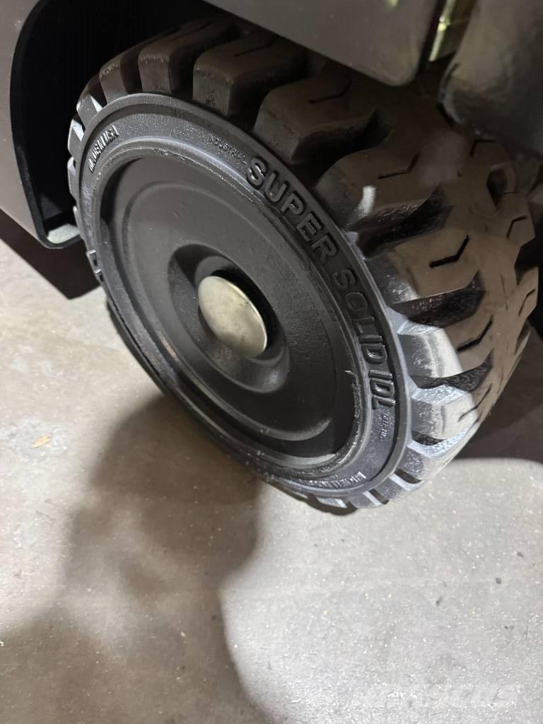 Hyster E 120 XN 电动叉车