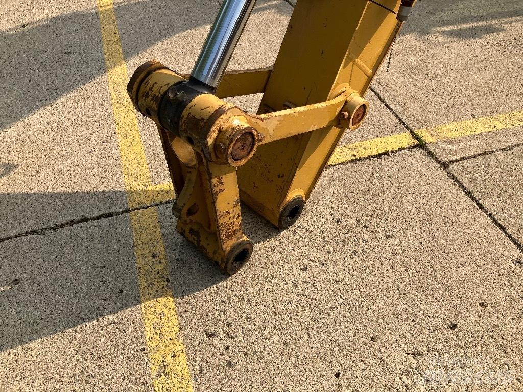CAT 318 FL 履带挖掘机