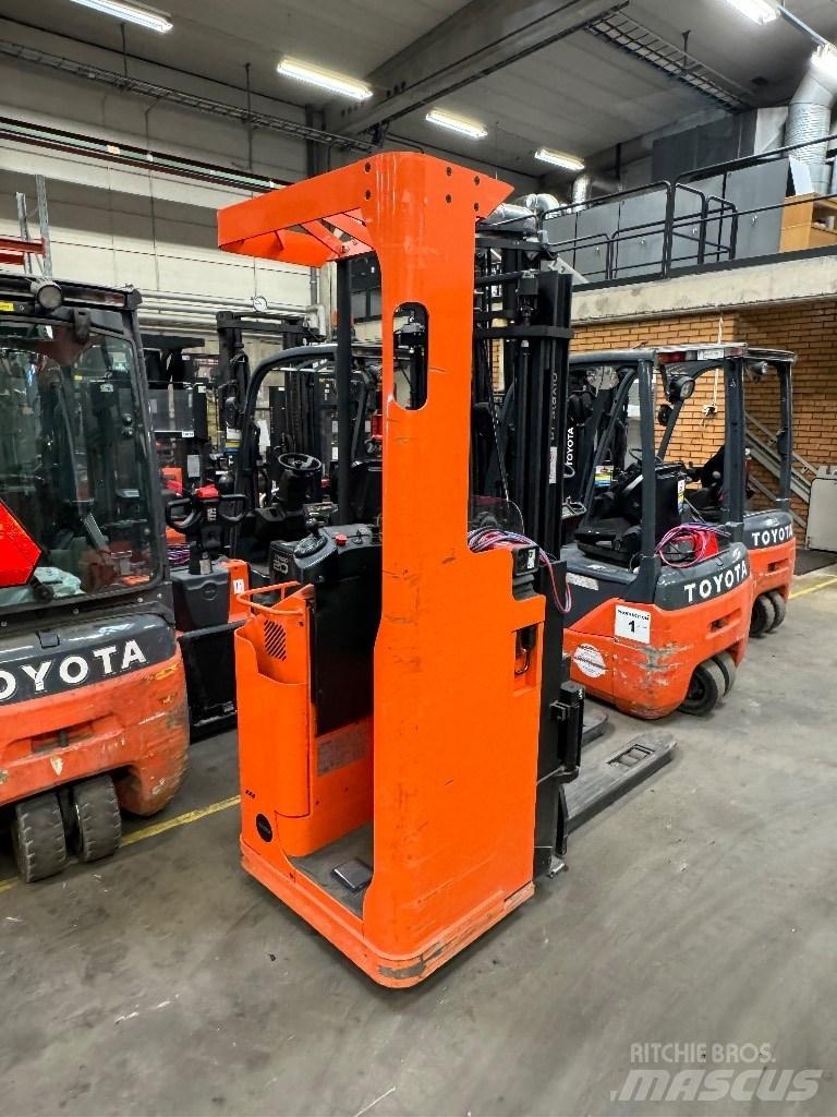 Toyota SSE135L 行走式堆垛机