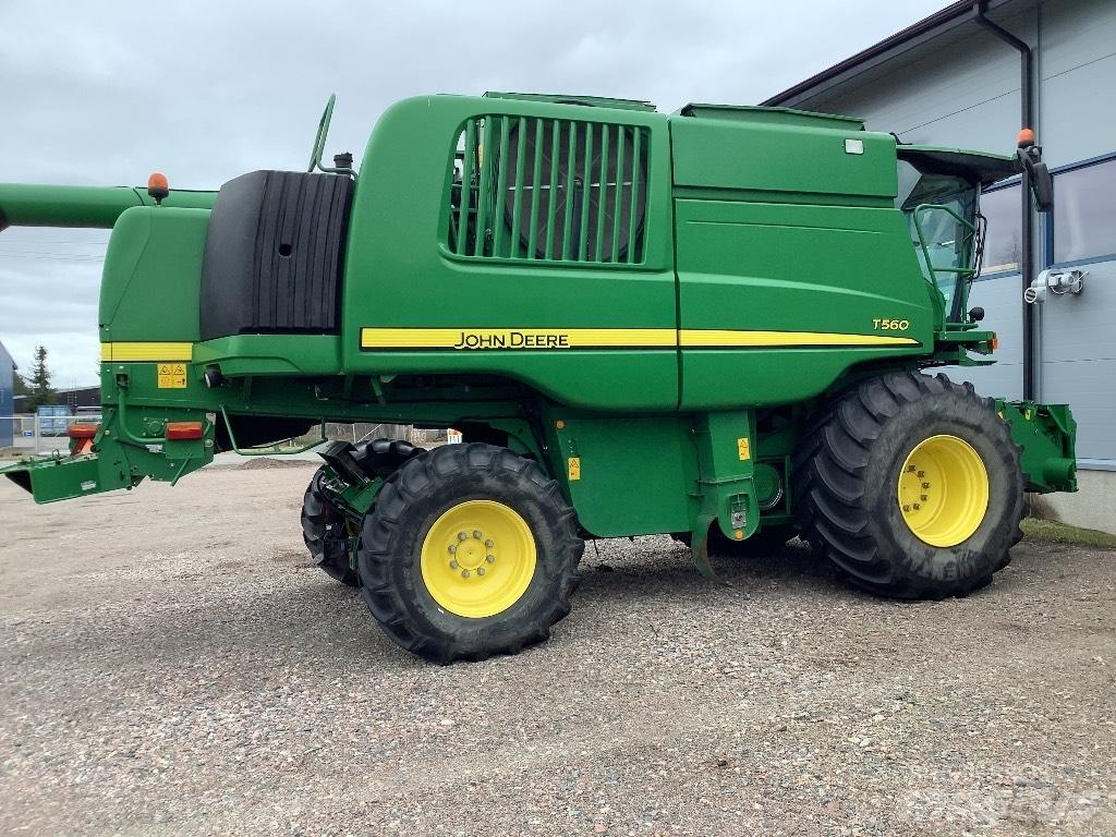 John Deere T560 联合收割机