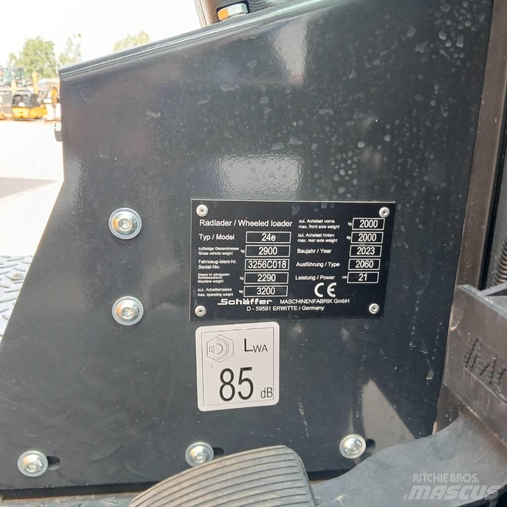 Schäffer Lader 24e 滑移装载机