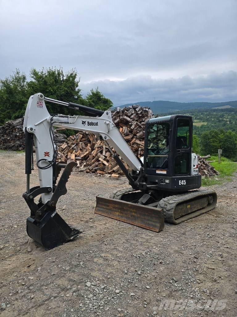 Bobcat E45 小型挖掘机