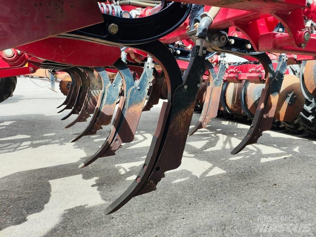 Horsch Focus 4 TD 多功能条播机