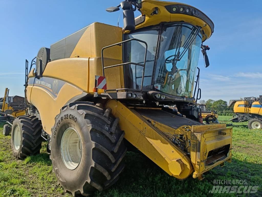 New Holland CX 8.90 联合收割机