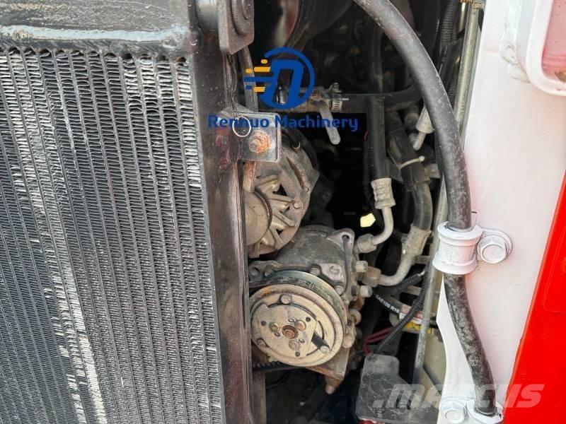 Bobcat S 130 滑移装载机