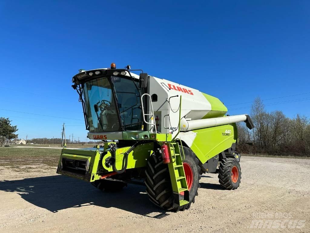 CLAAS Tucano 440 联合收割机