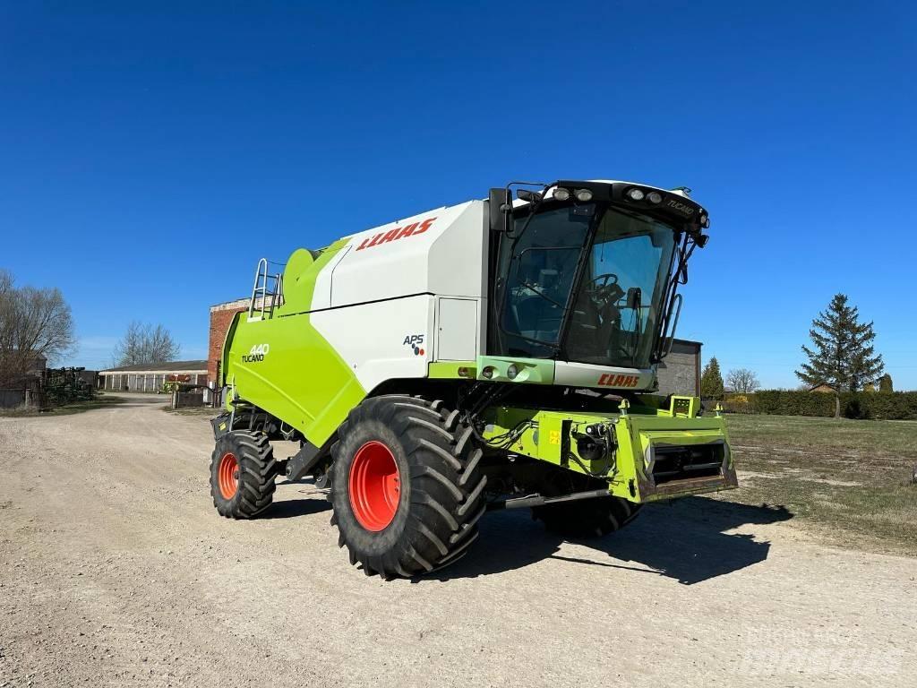 CLAAS Tucano 440 联合收割机