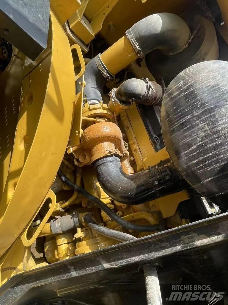 CAT 966 轮式挖掘机