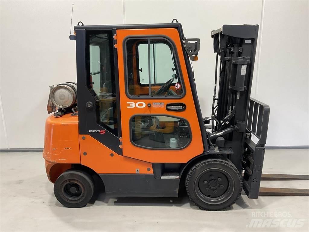Doosan G30E-5 天然气叉车