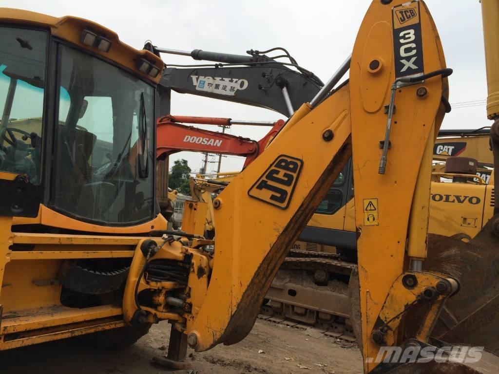 JCB 3CX 反铲装载机