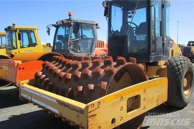 CAT CP533E 复合式压路机