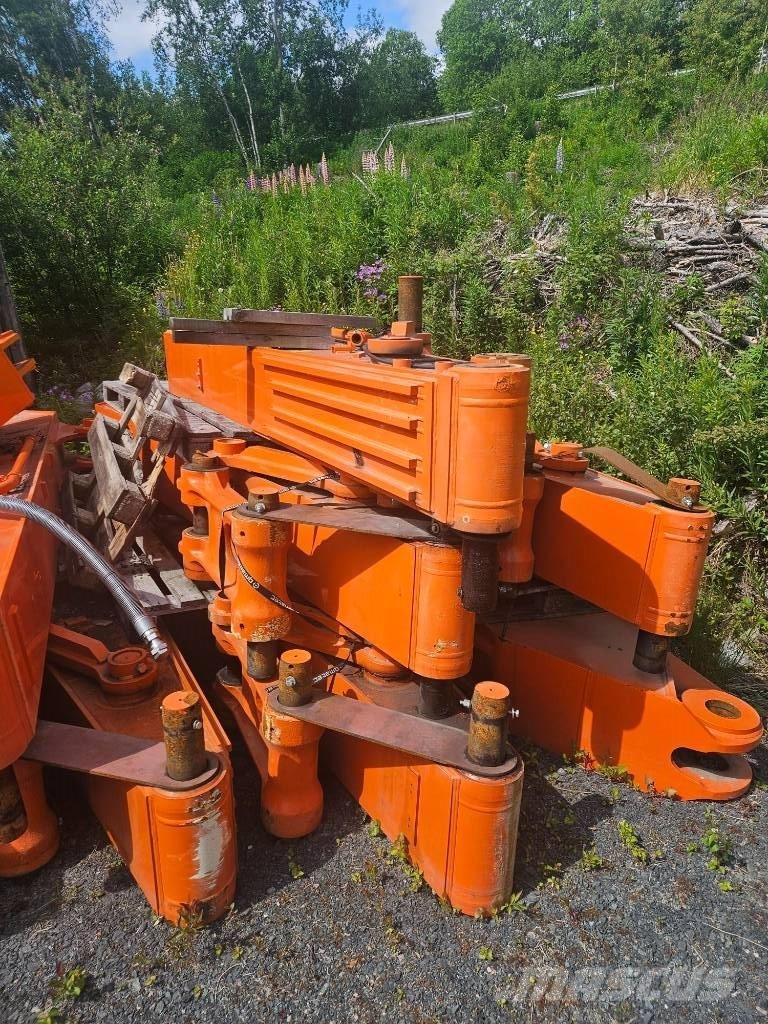 Hitachi ZX 350 LC-7 吊杆和铲斗