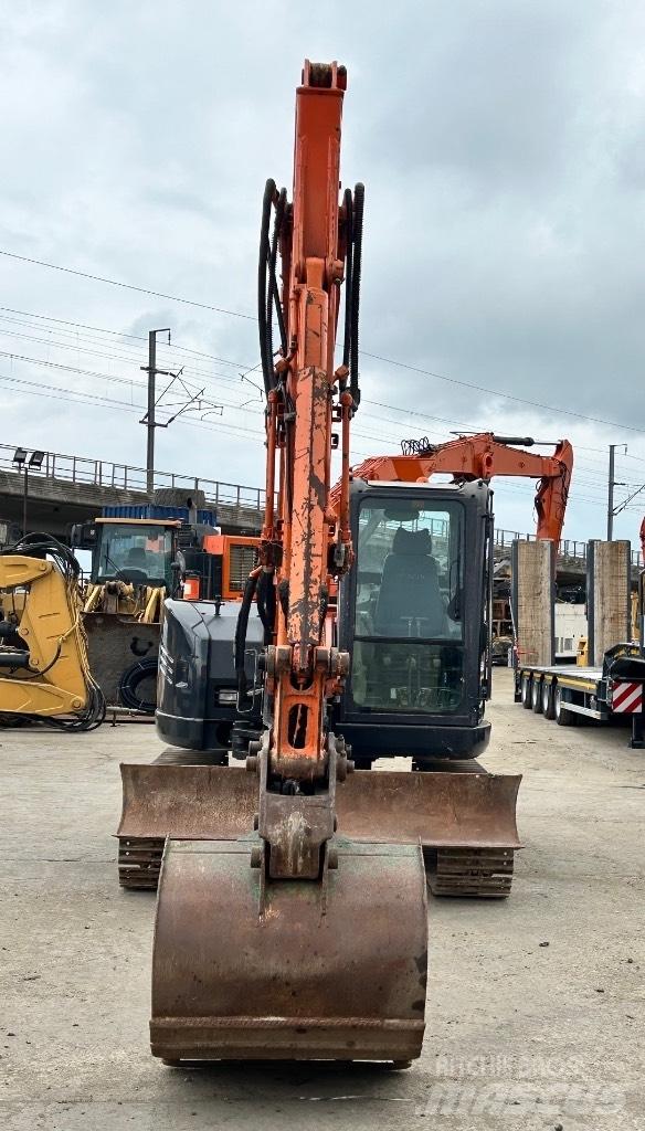 Hitachi Zaxis 85 USB 中型挖掘机
