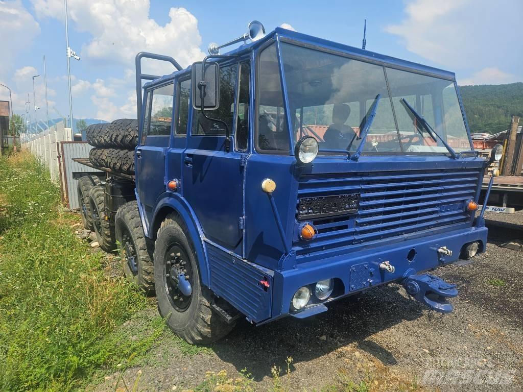 Tatra 813 8x8 KOLOS 平板车