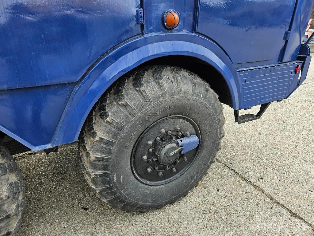 Tatra 813 8x8 KOLOS 平板车