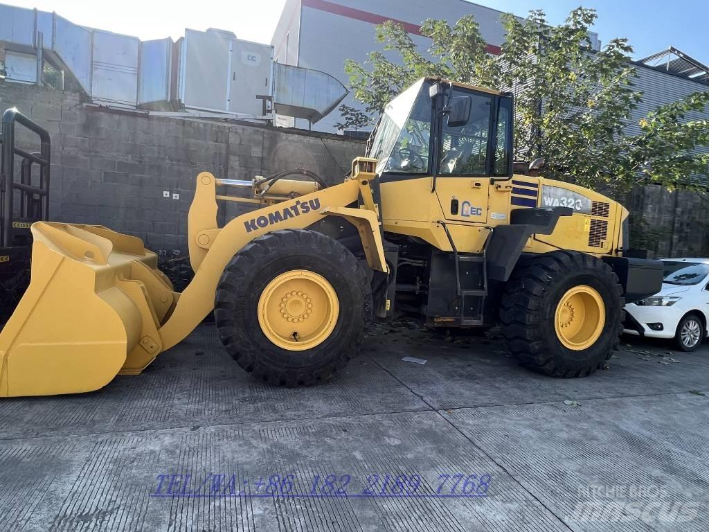 Komatsu WA320 轮式装载机