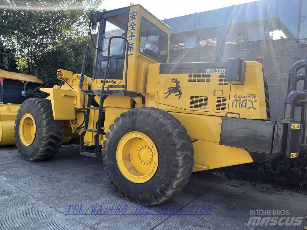 Komatsu WA320 轮式装载机
